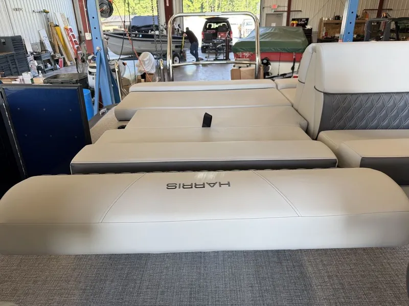 Slide: The Image of Harris Cruiser 210 SLDH 2027 - 10