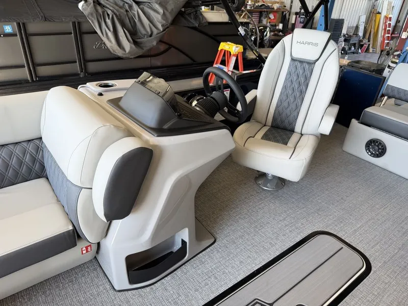 Slide: The Image of Harris Cruiser 210 SLDH 2027 - 20