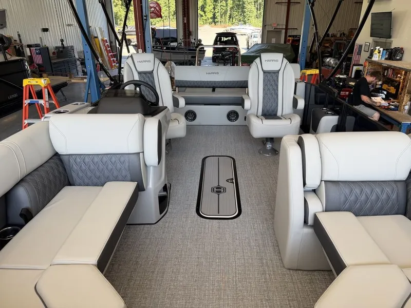 Slide: The Image of Harris Cruiser 210 SLDH 2027 - 26