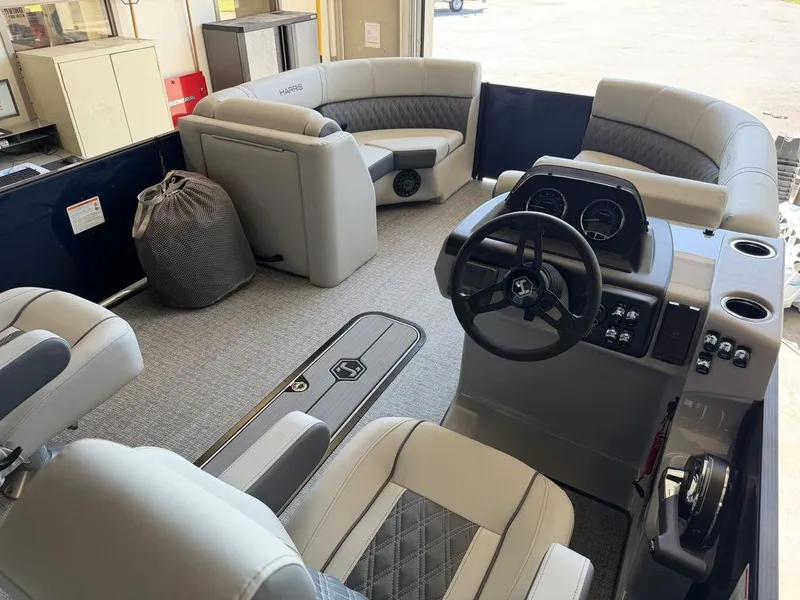 Slide: The Image of Harris Cruiser 210 SLDH 2027 - 15