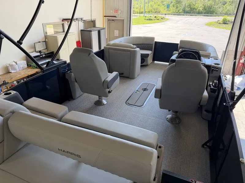Slide: The Image of Harris Cruiser 210 SLDH 2027 - 7