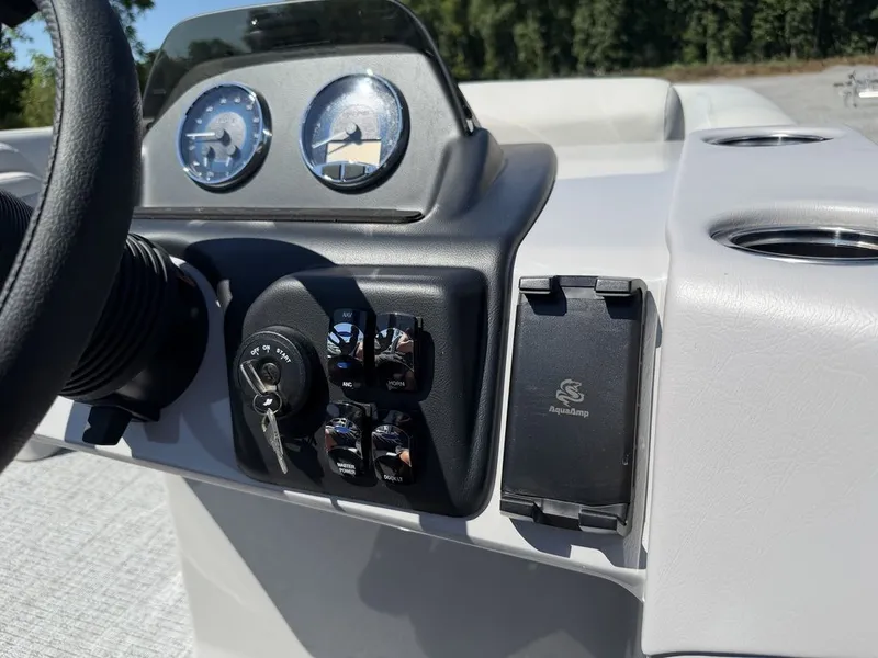 Slide: The Image of Harris Cruiser 210 SL 2027 - 27
