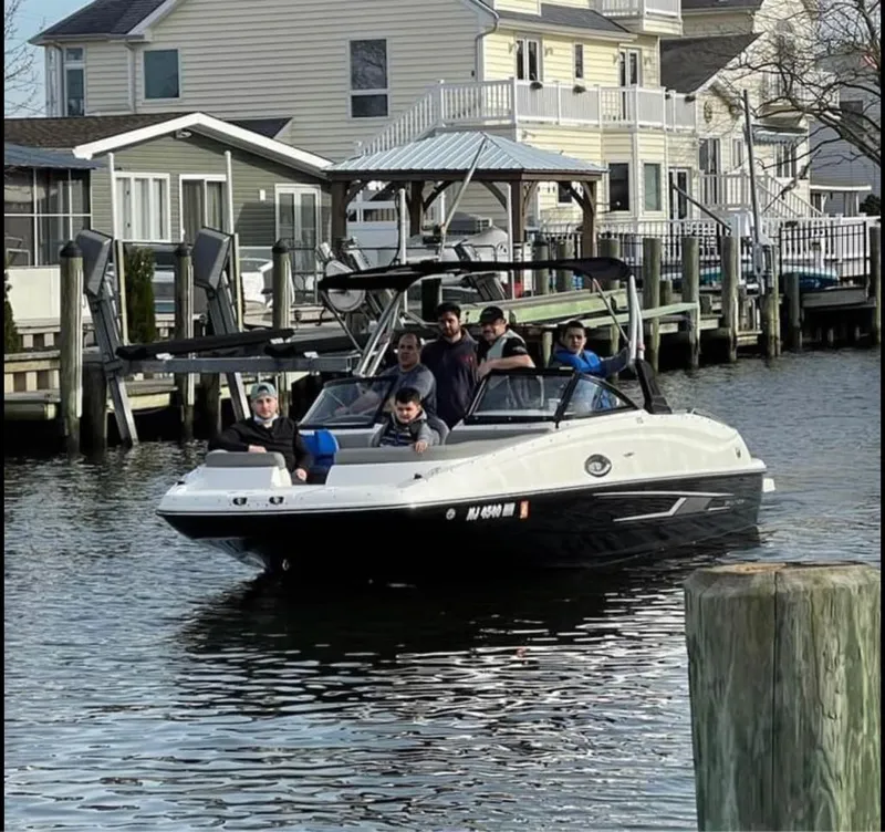 Slide: The Image of Bayliner 215 Deck Boat 2016 - 10
