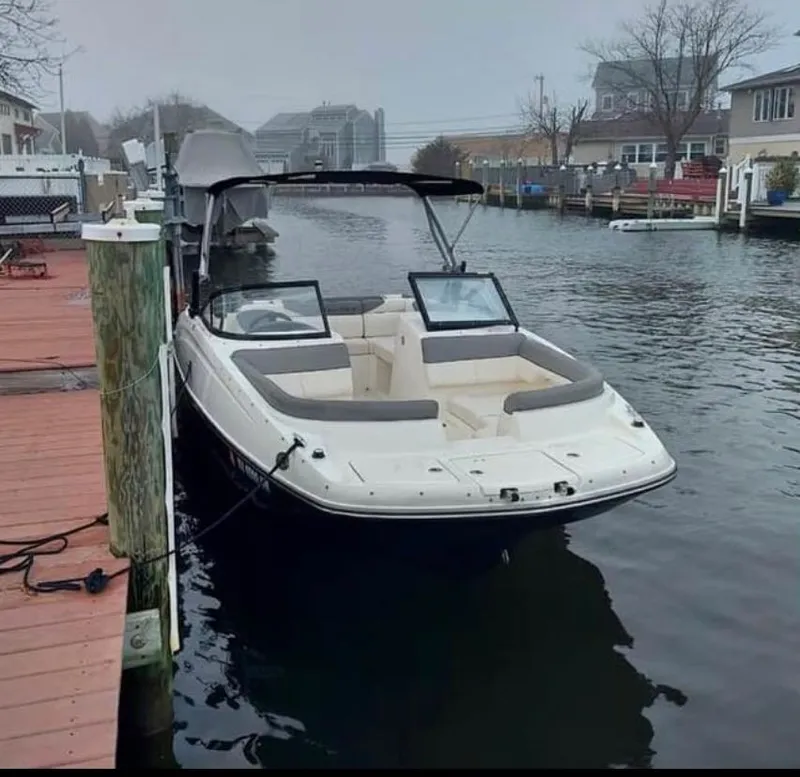Slide: The Image of Bayliner 215 Deck Boat 2016 - 7