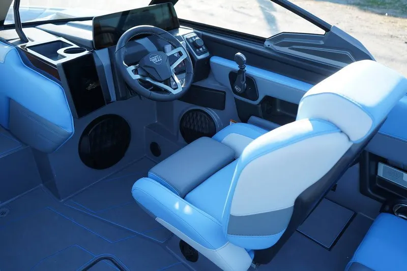 Slide: The Image of Malibu Boats 22 LSV 2026 - 11