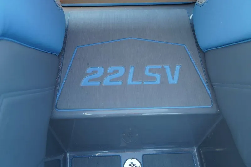 Slide: The Image of Malibu Boats 22 LSV 2026 - 12