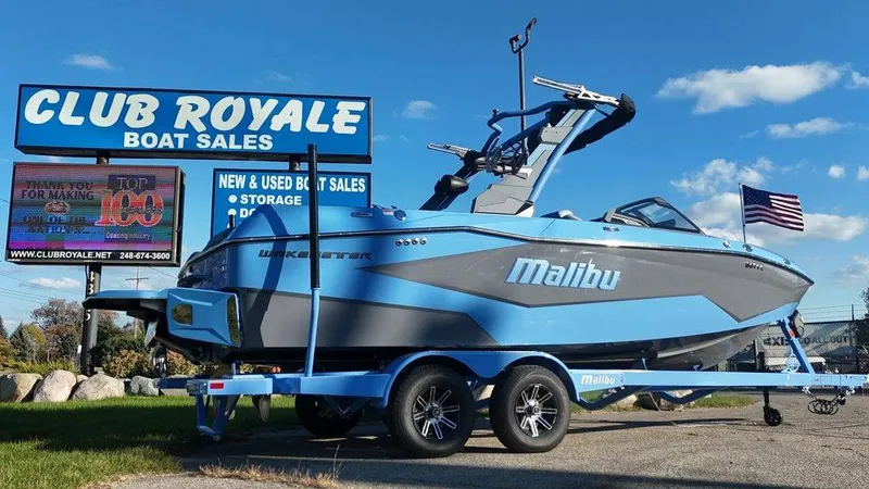 Slide: The Image of Malibu Boats 22 LSV 2026 - 10