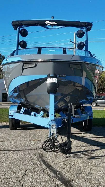 Slide: The Image of Malibu Boats 22 LSV 2026 - 5