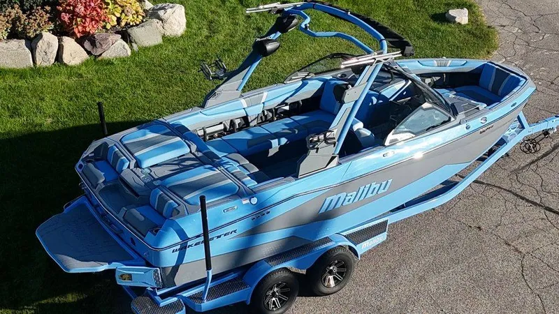 Slide: The Image of Malibu Boats 22 LSV 2026 - 19