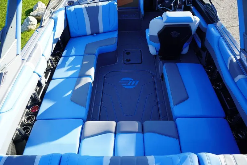 Slide: The Image of Malibu Boats 22 LSV 2026 - 15