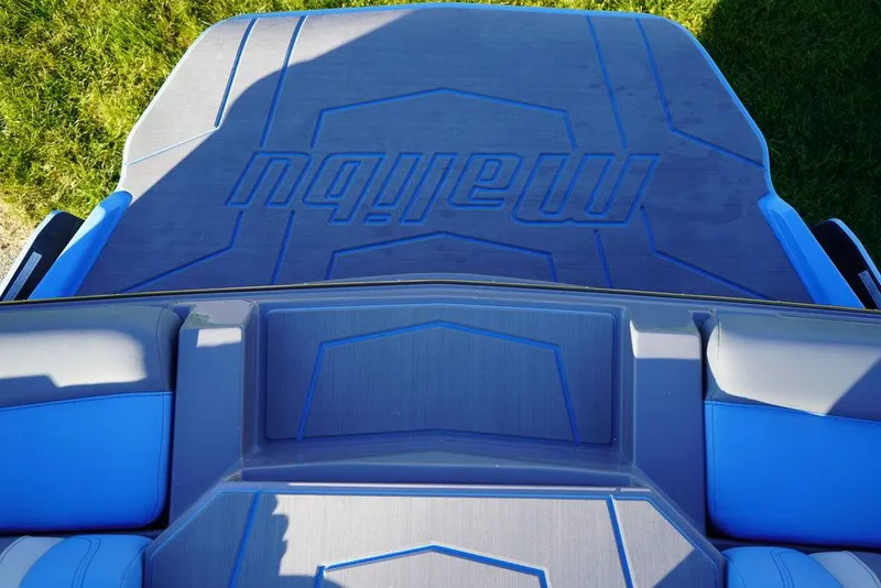 Slide: The Image of Malibu Boats 22 LSV 2026 - 16