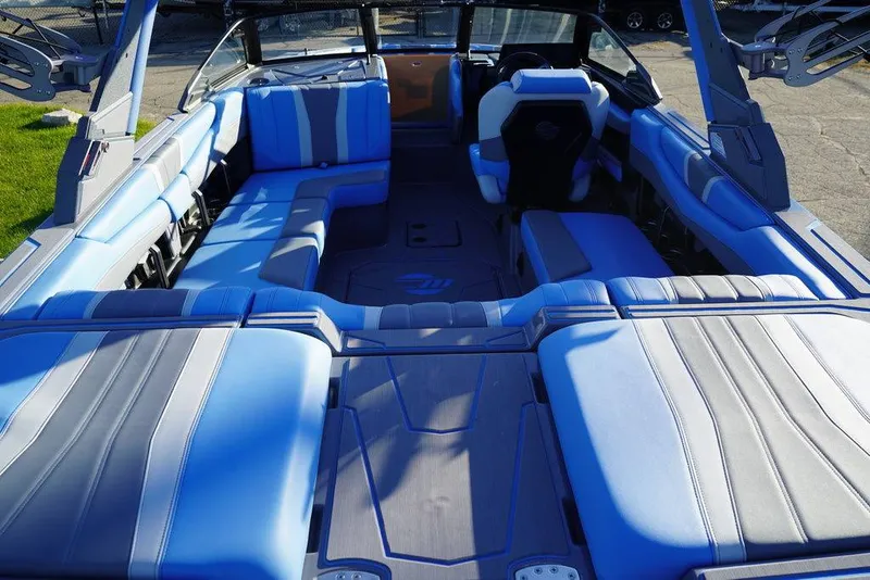 Slide: The Image of Malibu Boats 22 LSV 2026 - 8