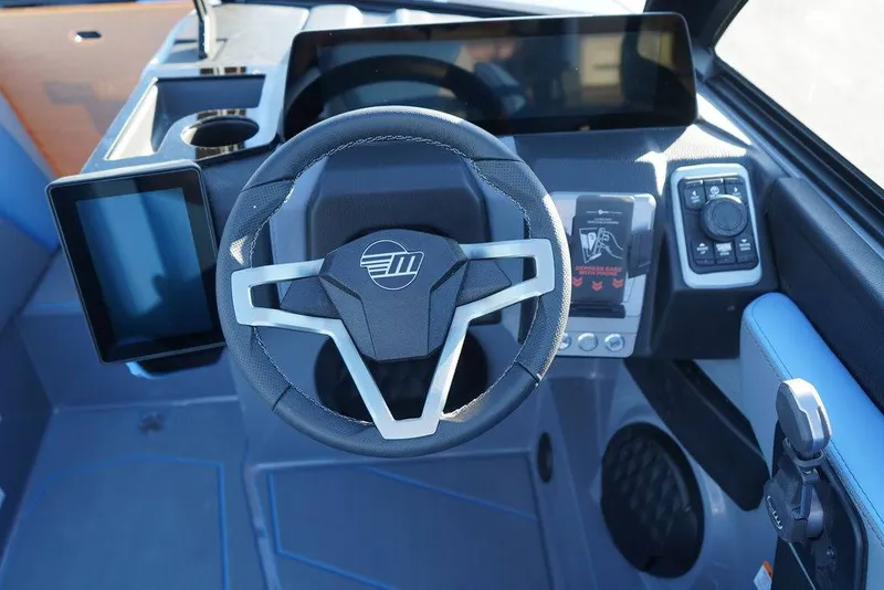 Slide: The Image of Malibu Boats 22 LSV 2026 - 18
