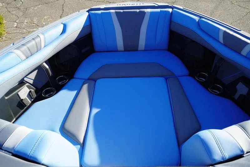 Slide: The Image of Malibu Boats 22 LSV 2026 - 7