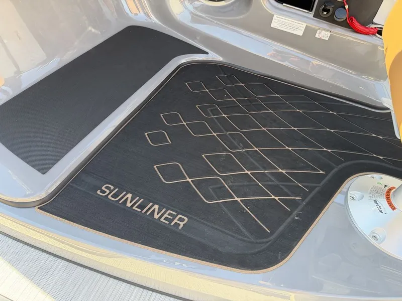 Slide: The Image of Harris Sunliner 230 SLDH 2027 - 17