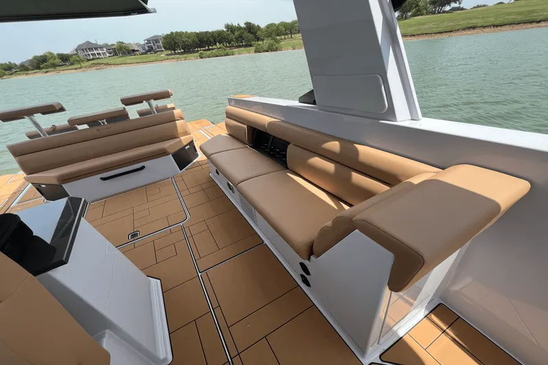 Slide: The Image of Aviara AV40 2025 - 35