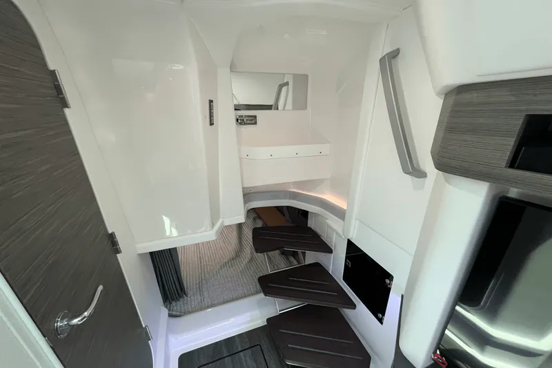 Slide: The Image of Aviara AV40 2025 - 40