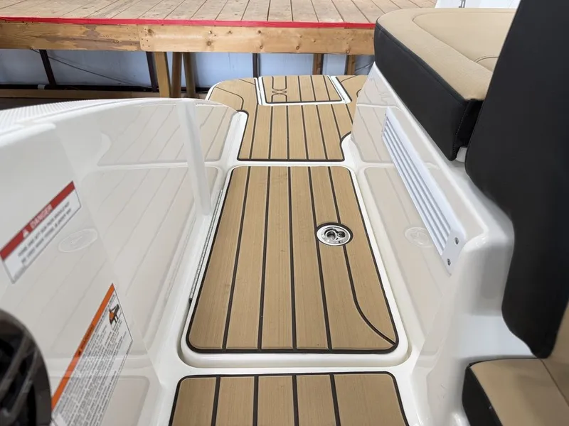 Slide: The Image of Sea Ray SPX 210 Outboard 2027 - 45