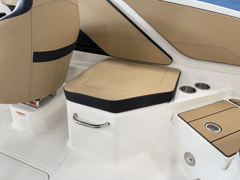 Slide: The Image of Sea Ray SPX 210 Outboard 2027 - 40