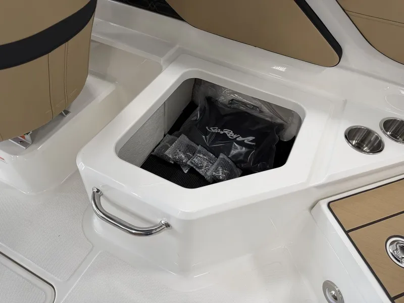 Slide: The Image of Sea Ray SPX 210 Outboard 2027 - 41