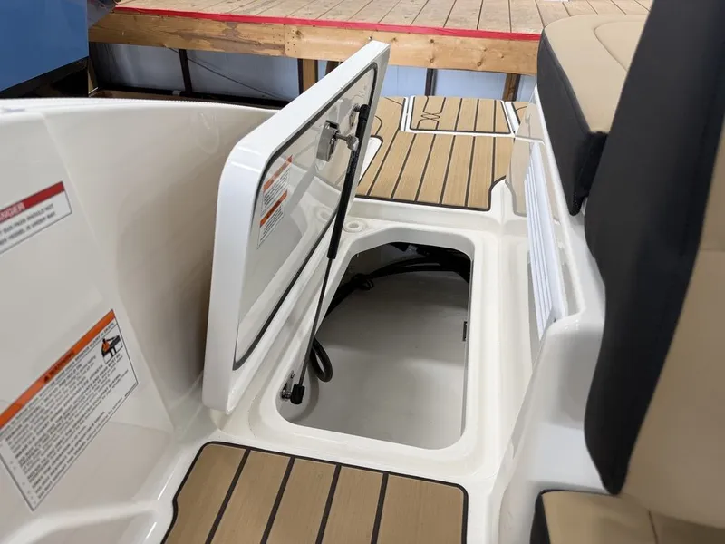 Slide: The Image of Sea Ray SPX 210 Outboard 2027 - 46