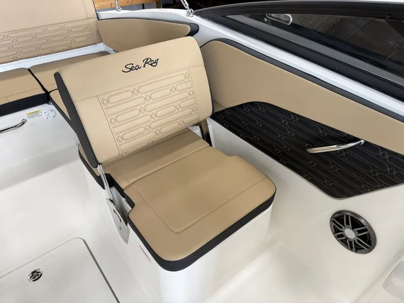 Slide: The Image of Sea Ray SPX 210 Outboard 2027 - 19