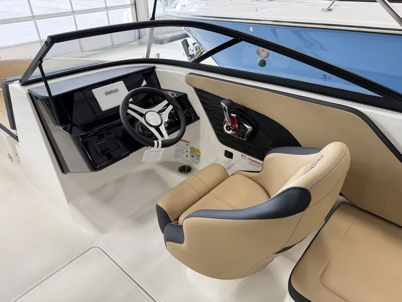 Slide: The Image of Sea Ray SPX 210 Outboard 2027 - 8