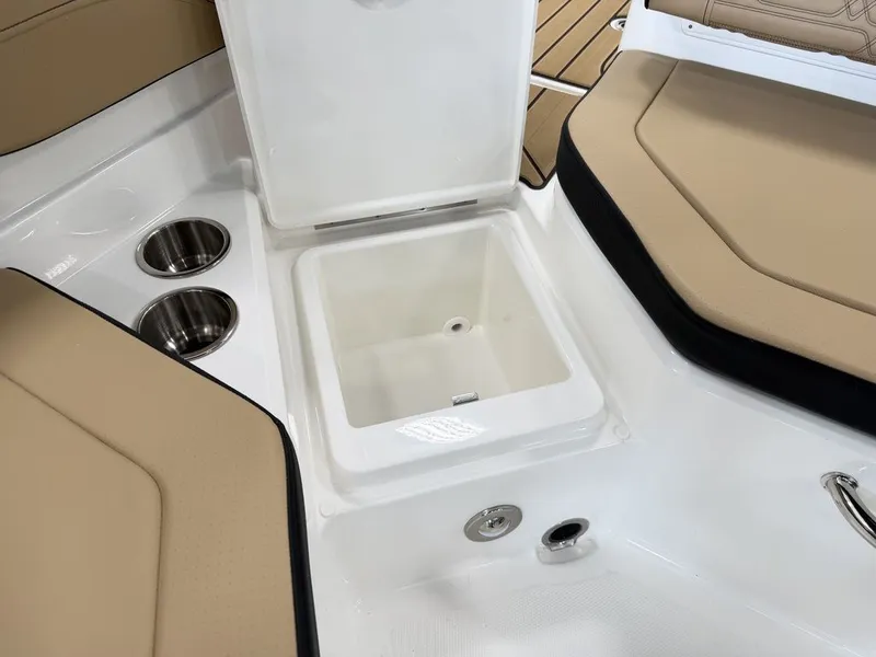 Slide: The Image of Sea Ray SPX 210 Outboard 2027 - 24