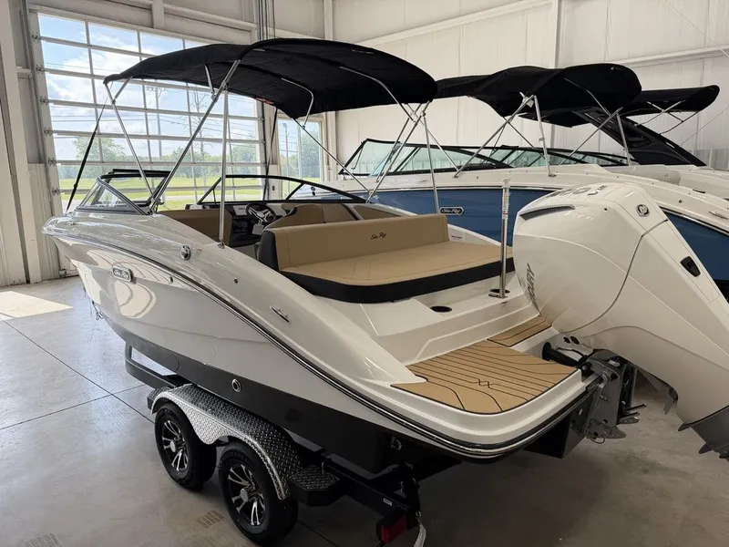 The Image of Sea Ray SPX 210 Outboard 2027 - 0