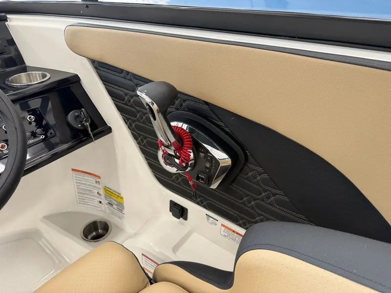 Slide: The Image of Sea Ray SPX 210 Outboard 2027 - 11