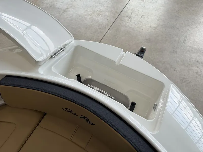 Slide: The Image of Sea Ray SPX 210 Outboard 2027 - 35