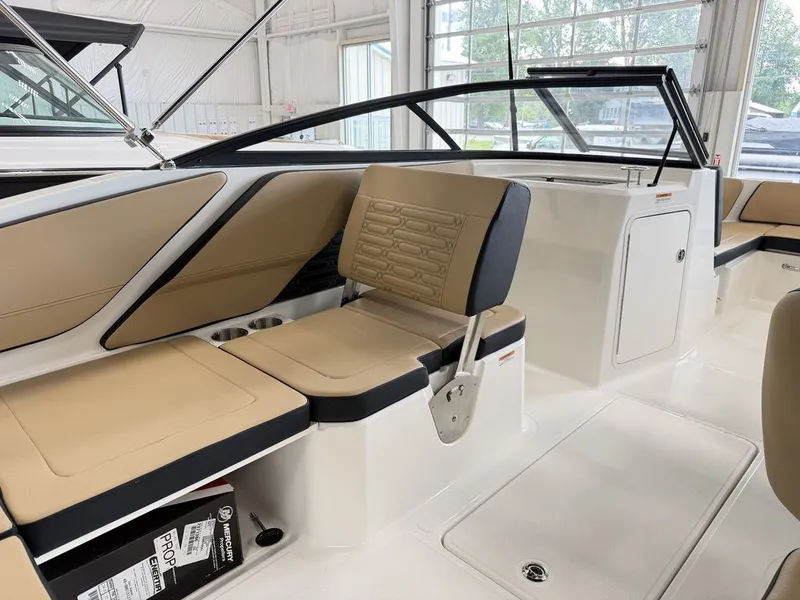 Slide: The Image of Sea Ray SPX 210 Outboard 2027 - 26