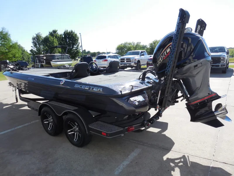 Slide: The Image of Skeeter ZXR 21 2023 - 4