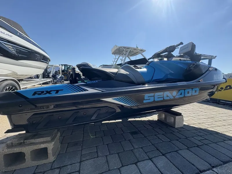 Slide: The Image of Sea-Doo RXT 230 2019 - 2
