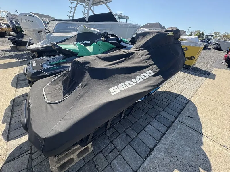 Slide: The Image of Sea-Doo RXT 230 2019 - 18