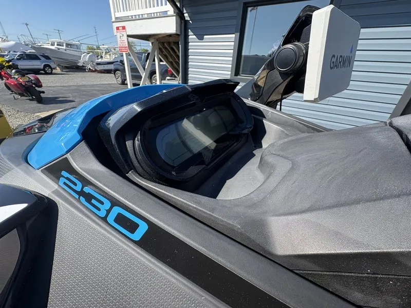 Slide: The Image of Sea-Doo RXT 230 2019 - 9