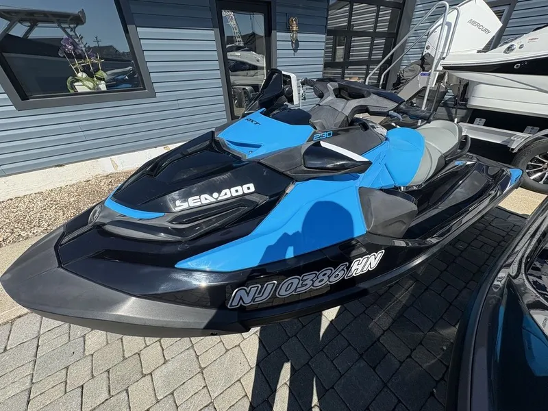 Slide: The Image of Sea-Doo RXT 230 2019 - 10