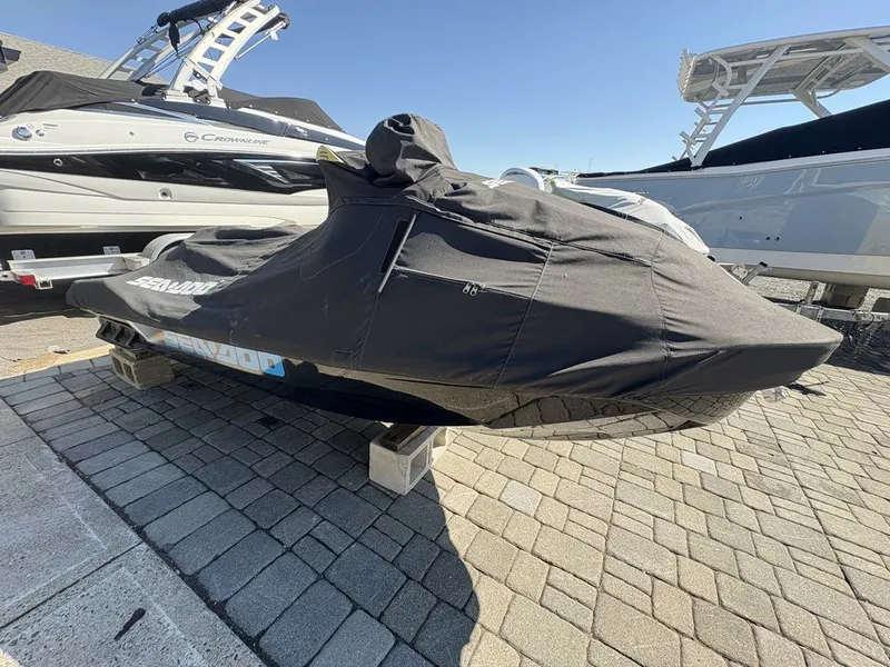 Slide: The Image of Sea-Doo RXT 230 2019 - 17