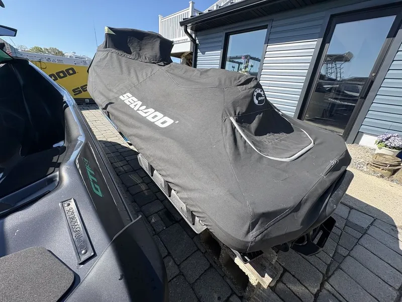 Slide: The Image of Sea-Doo RXT 230 2019 - 15