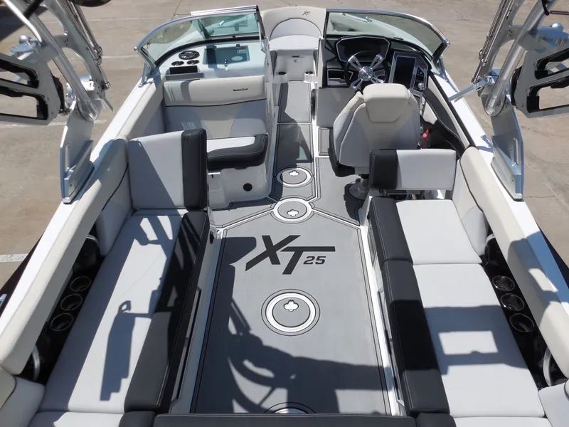 Slide: The Image of MasterCraft XT 25 2019 - 12