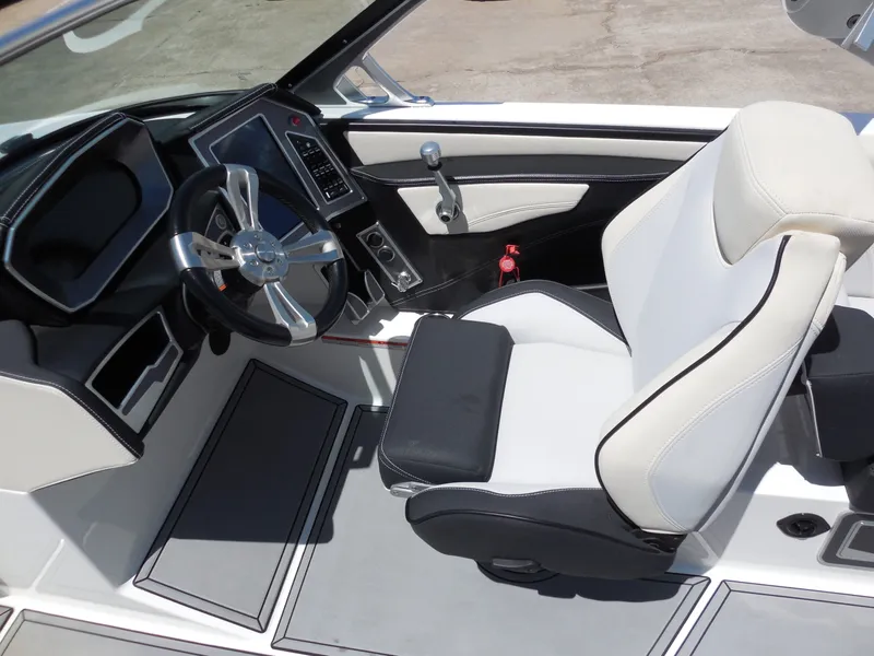 Slide: The Image of MasterCraft XT 25 2019 - 16