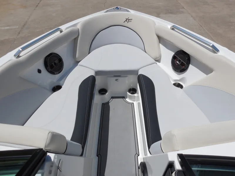 Slide: The Image of MasterCraft XT 25 2019 - 17