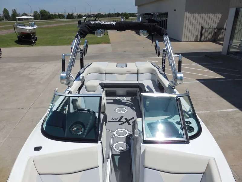 Slide: The Image of MasterCraft XT 25 2019 - 19