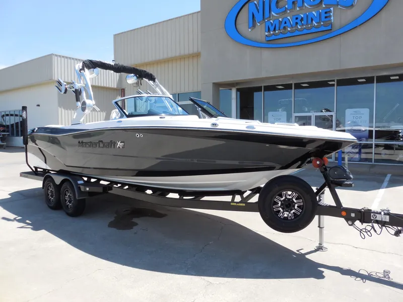 Slide: The Image of MasterCraft XT 25 2019 - 2