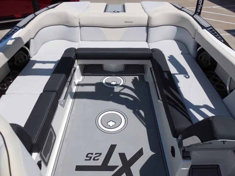 Slide: The Image of MasterCraft XT 25 2019 - 20