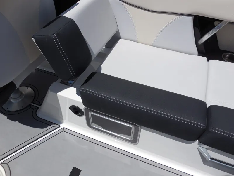 Slide: The Image of MasterCraft XT 25 2019 - 21