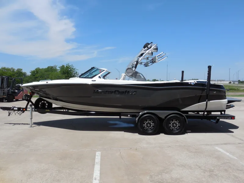 Slide: The Image of MasterCraft XT 25 2019 - 6