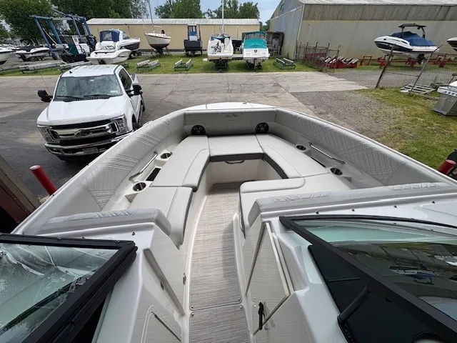 Slide: The Image of Sea Ray 230 SDX 2026 - 1