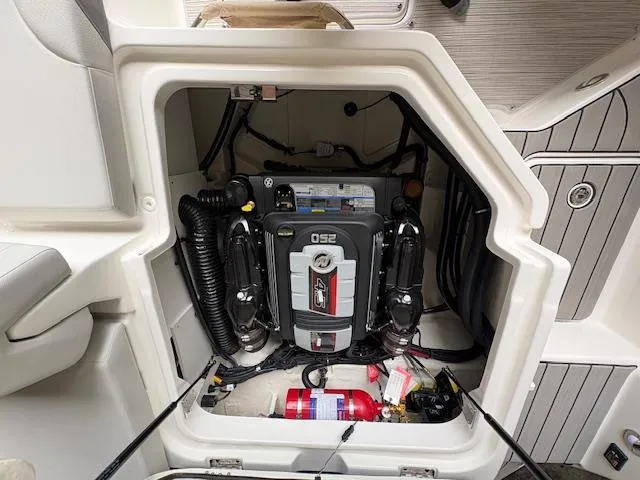 Slide: The Image of Sea Ray 230 SDX 2026 - 2