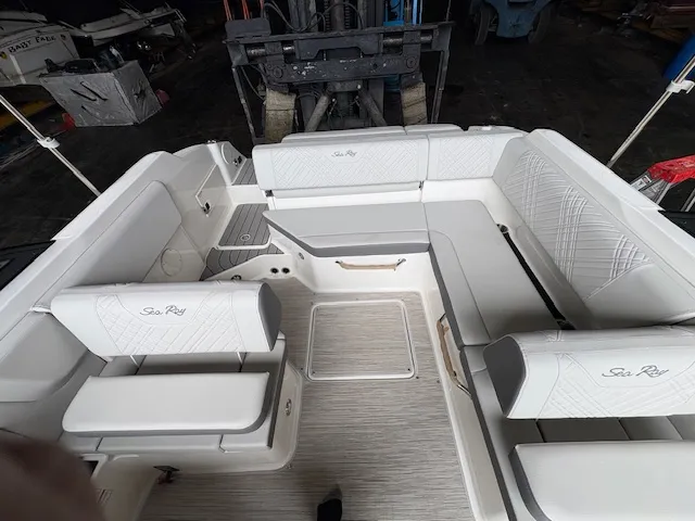 The Image of Sea Ray 230 SDX 2026 - 0